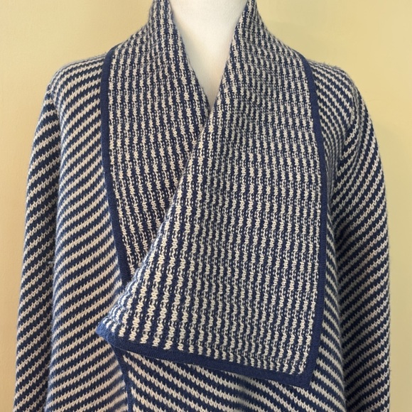 Southern Tide Women’s Sweater XS – Blue & White Wrap Merino Wool & Cashmere - Picture 3 of 12